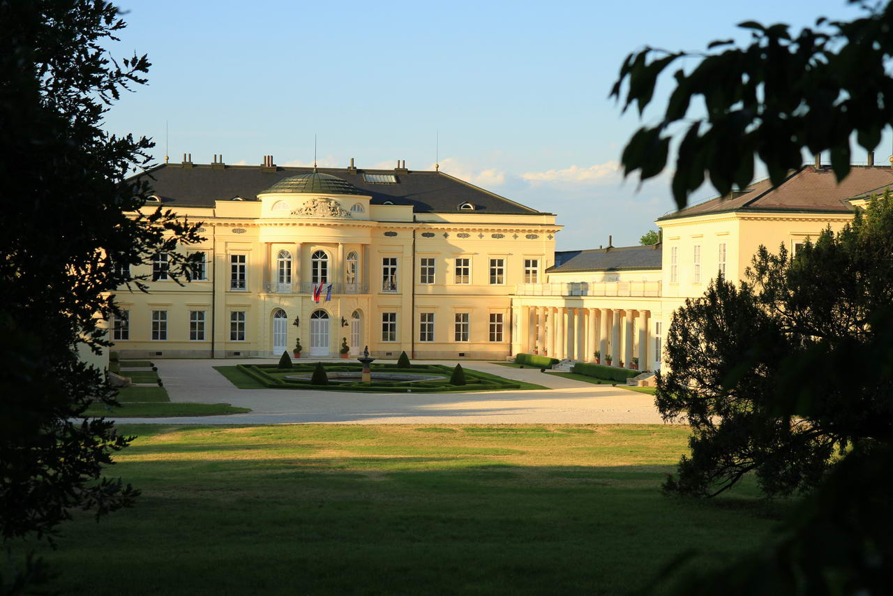 Schloss von Fehérvárcsurgó - Sehenswürdigkeit entlang des Marienweges in Ungarn